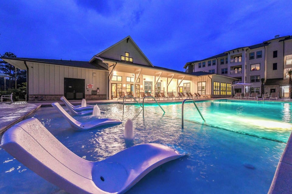 Luxurious Apartments - Pool Gym Bikes Hotel in Florida