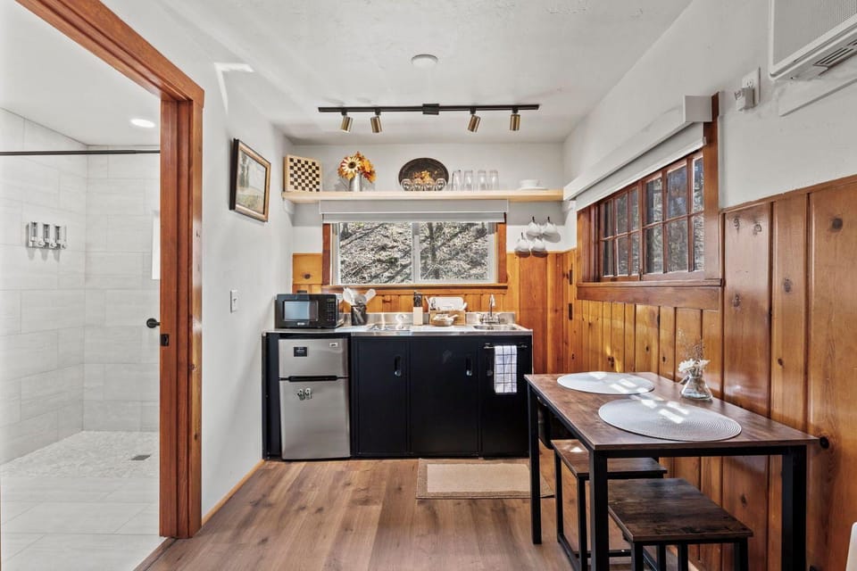 Timber Lodge Cabin 9 Hotel in Colorado Springs