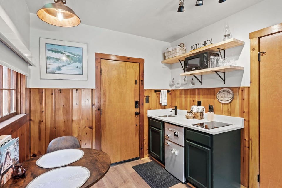 Timber Lodge Cabin 7 Hotel in Colorado Springs