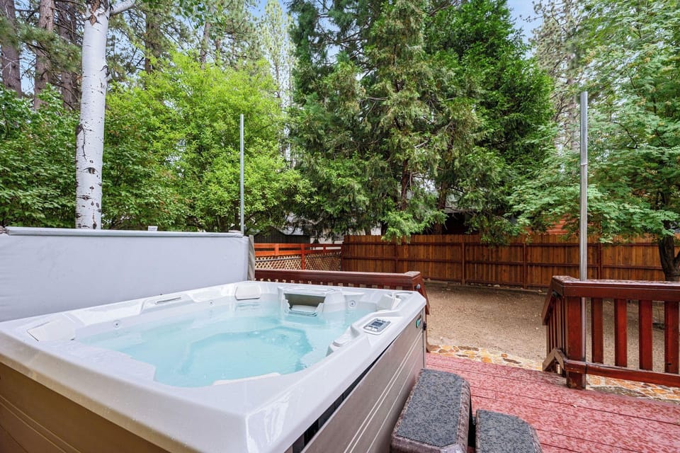Peregrine Pines Hotel in Big Bear