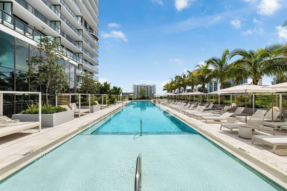 Luxury Condos Near Miami Beach Hotel in Miami Beach