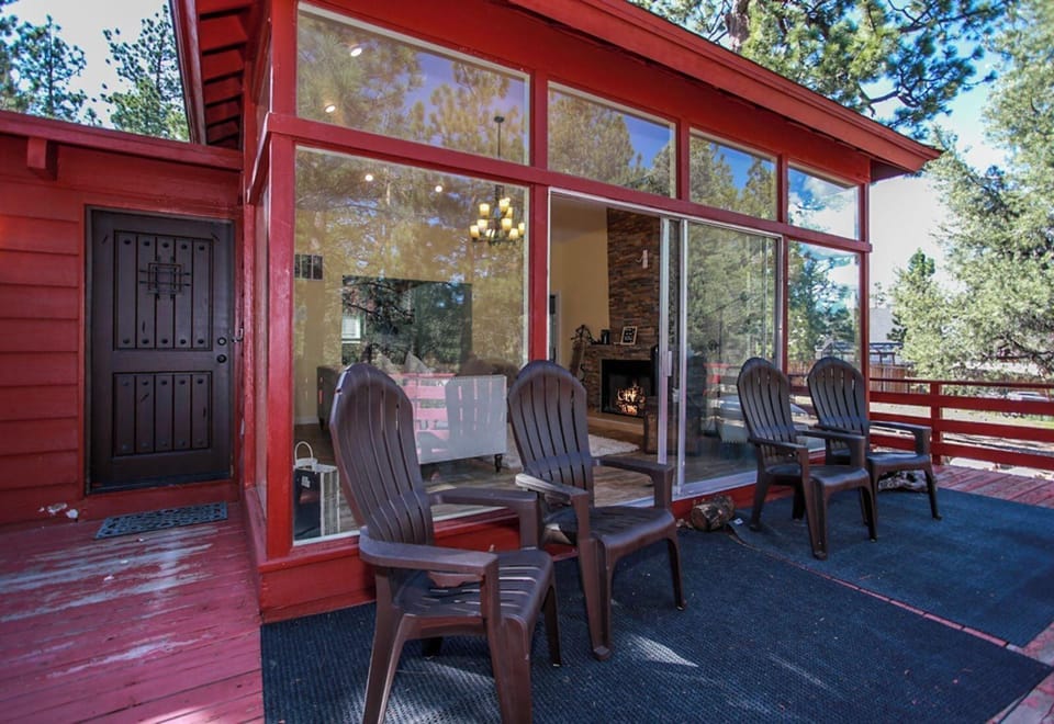 Redwood Elegance Hotel in Southern California