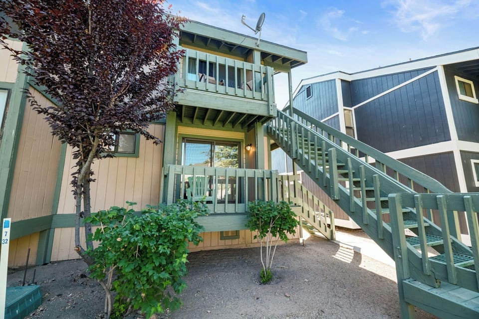 Lakeview Condo Hotel in Boulder Bay