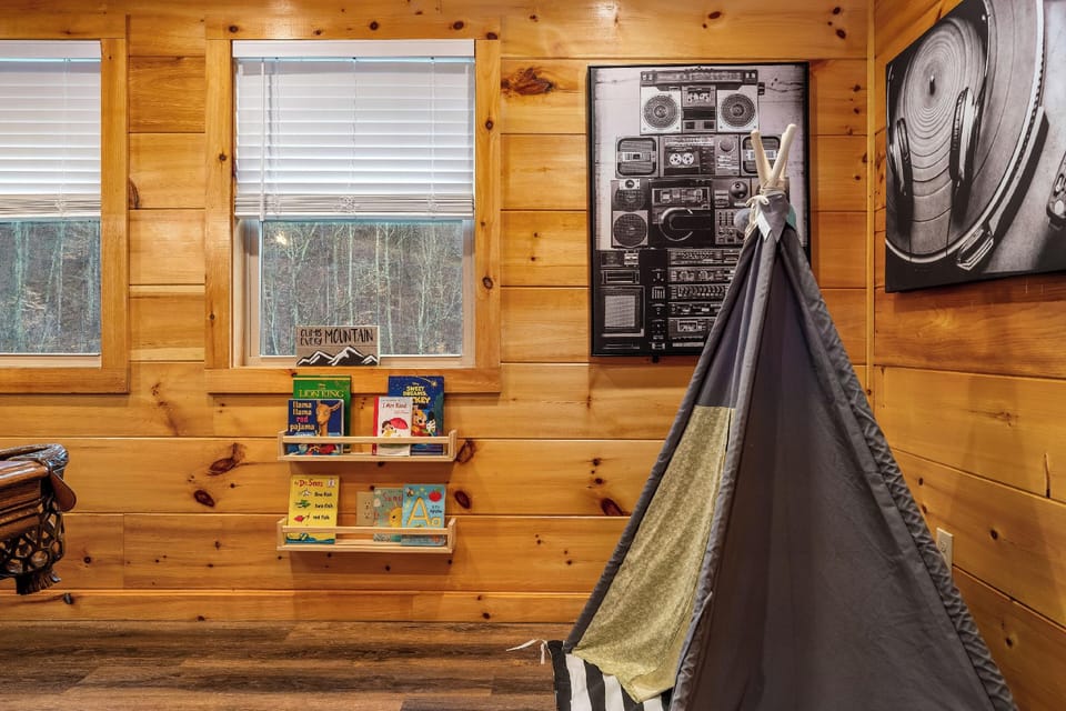 Couples Refuge by Ghosal Luxury Lodging Hotel in Pigeon Forge