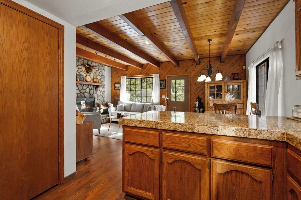 Little Bear Lodge Hotel in Big Bear