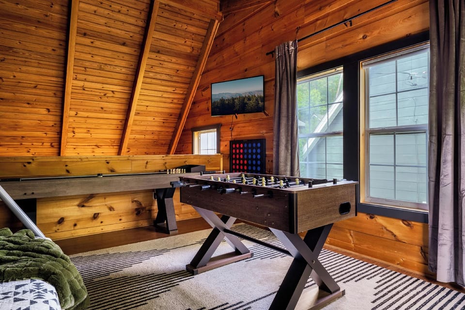 The Copper Bird Cabin Hotel in Gatlinburg