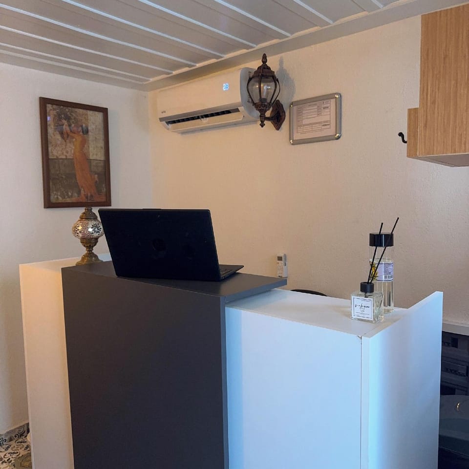 Hera Pansiyon Hotel in İzmir Province