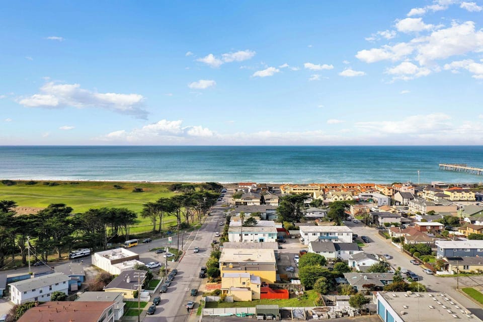Beachy 1BR Escape with SofaBed Golf Hotel in Pacifica