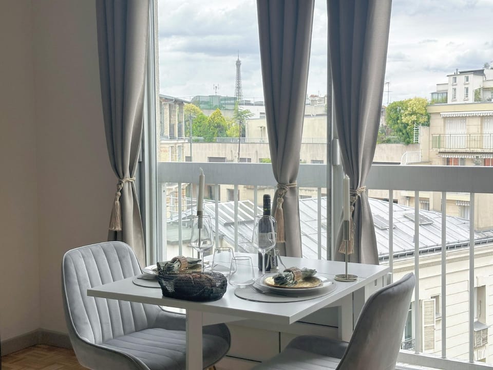1551 Convention Hotel in Paris