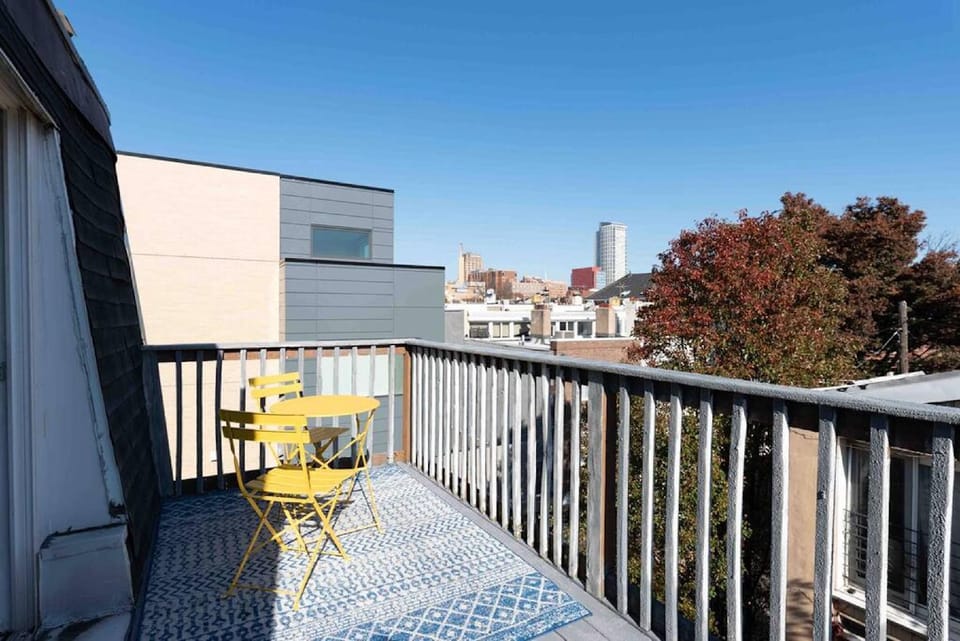 1918 Duplex with Character City Center Hotel in Philadelphia