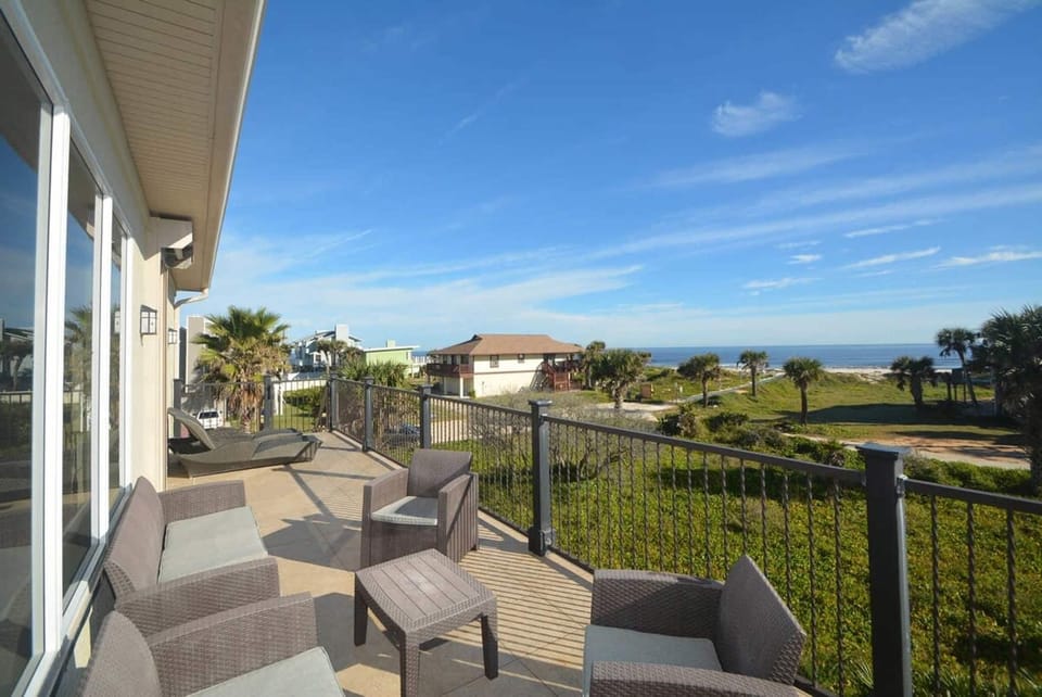 Ocean View Paradise - Steps Away From the Beach Hotel in Palm Coast