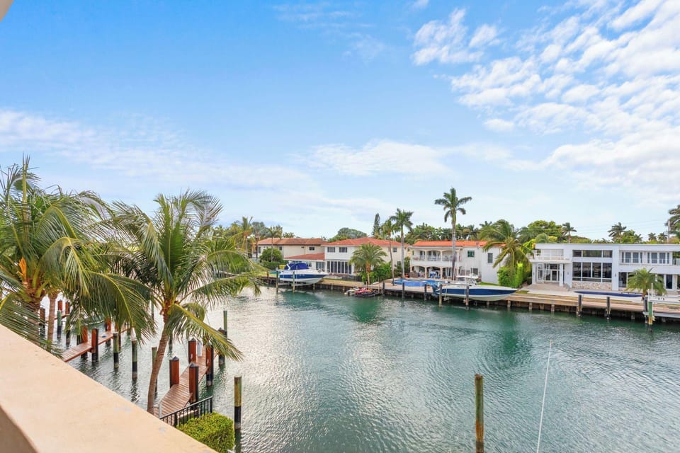 Bay Harbor Sunset Apt 3C Hotel in Surfside