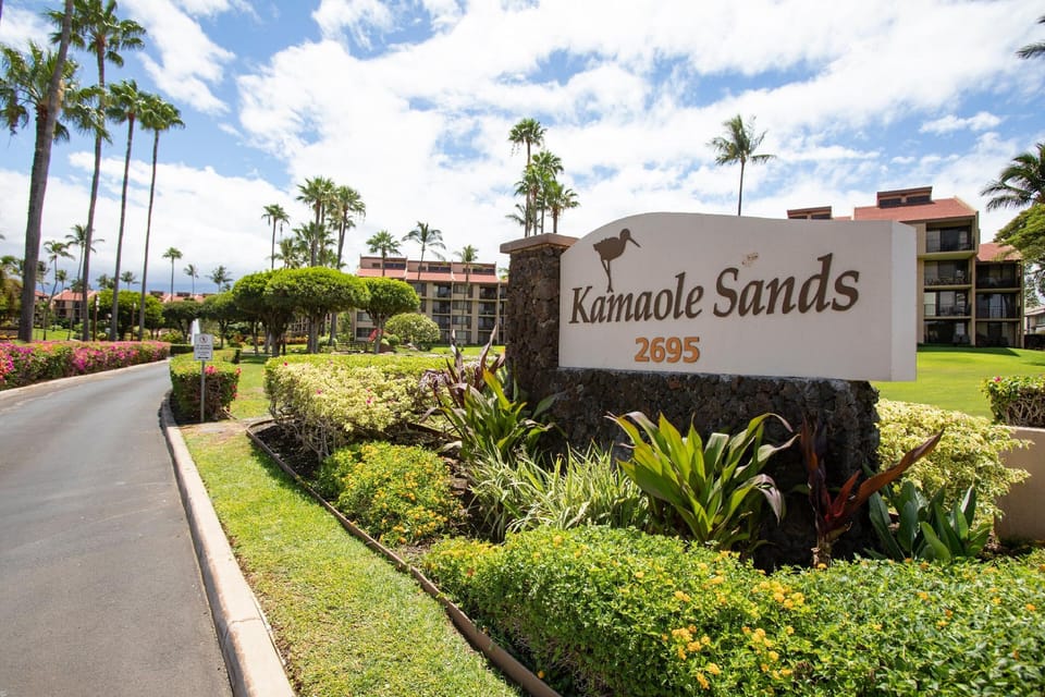 Kamaole Sands Condos Close to Beach with Parking Hotel in Wailea