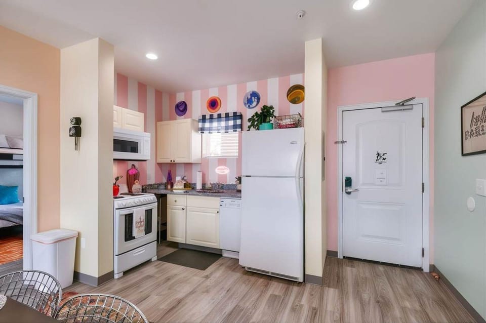 NEW 4 Bedroom Apt Near DT Walk to Restaurants Hotel in East Nashville