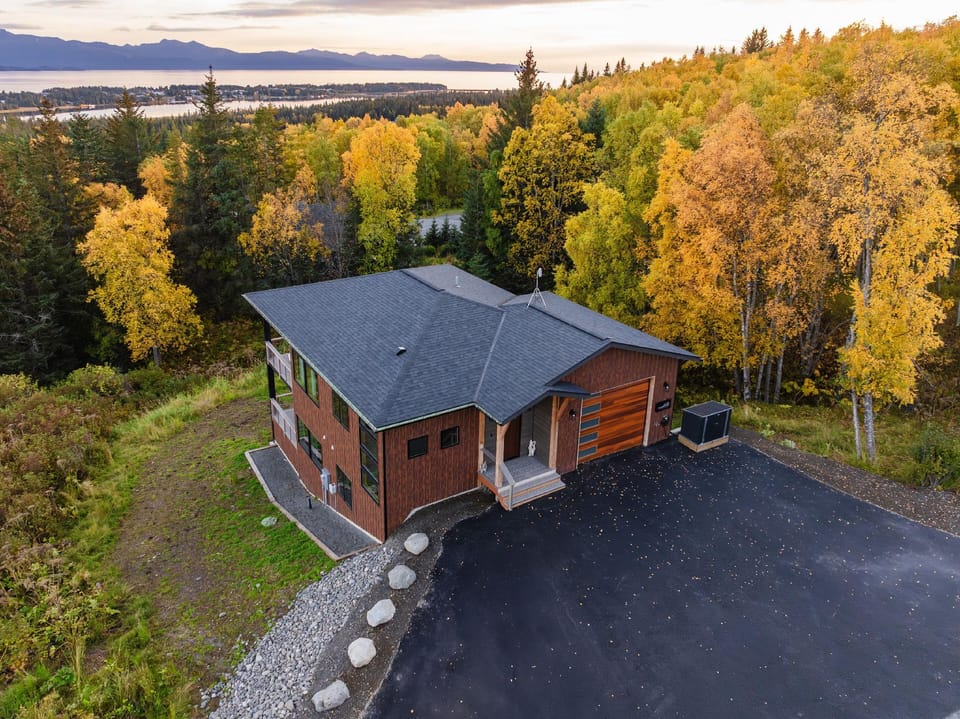 Inlet View Home Hotel in Homer