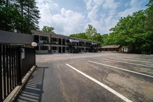 Glory Dayz Hotel in Eureka Springs