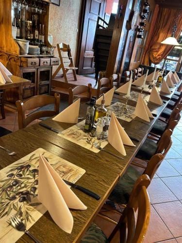 Restaurant, Pizzeria " La Taverna " "Hotel Iris" Hotel in Meersburg