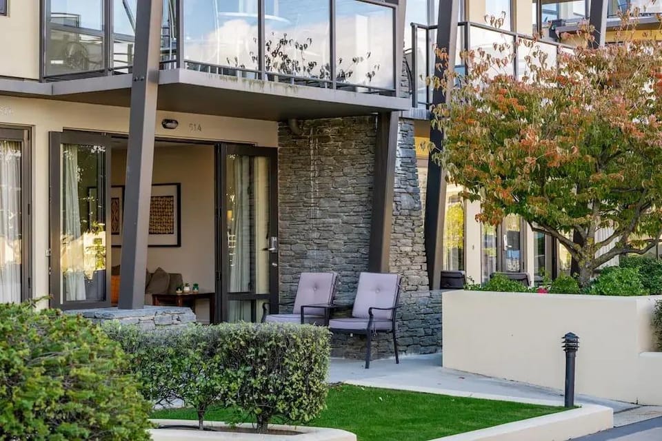 THE BEACON - 2 BEDROOM TOWN CENTER APARTMENT 614 Hotel in Queenstown