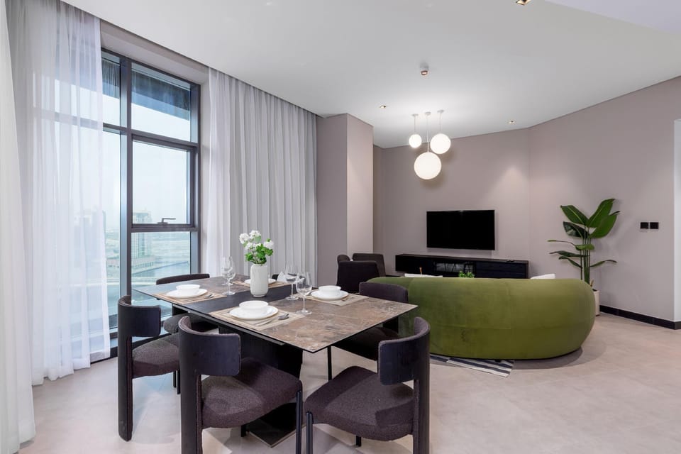 Waves - Seaside Splendor 2BR in Dubai's Business Bay Hotel in Dubai