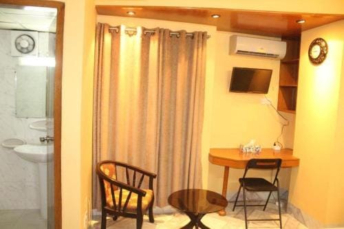 Maple Crest Service Apartment Hotel in Dhaka