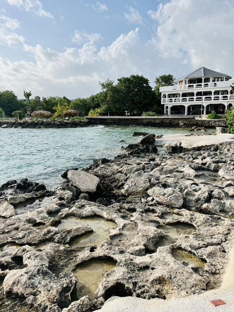 Coral Cove Wellness Resort Hotel in Little Bay