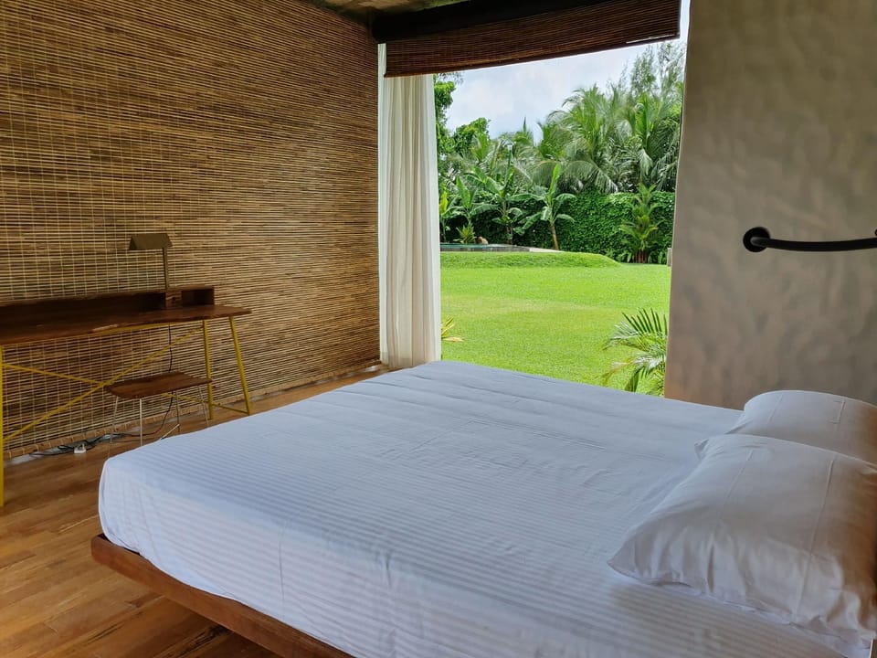 Solar Crab Hotel in Negombo