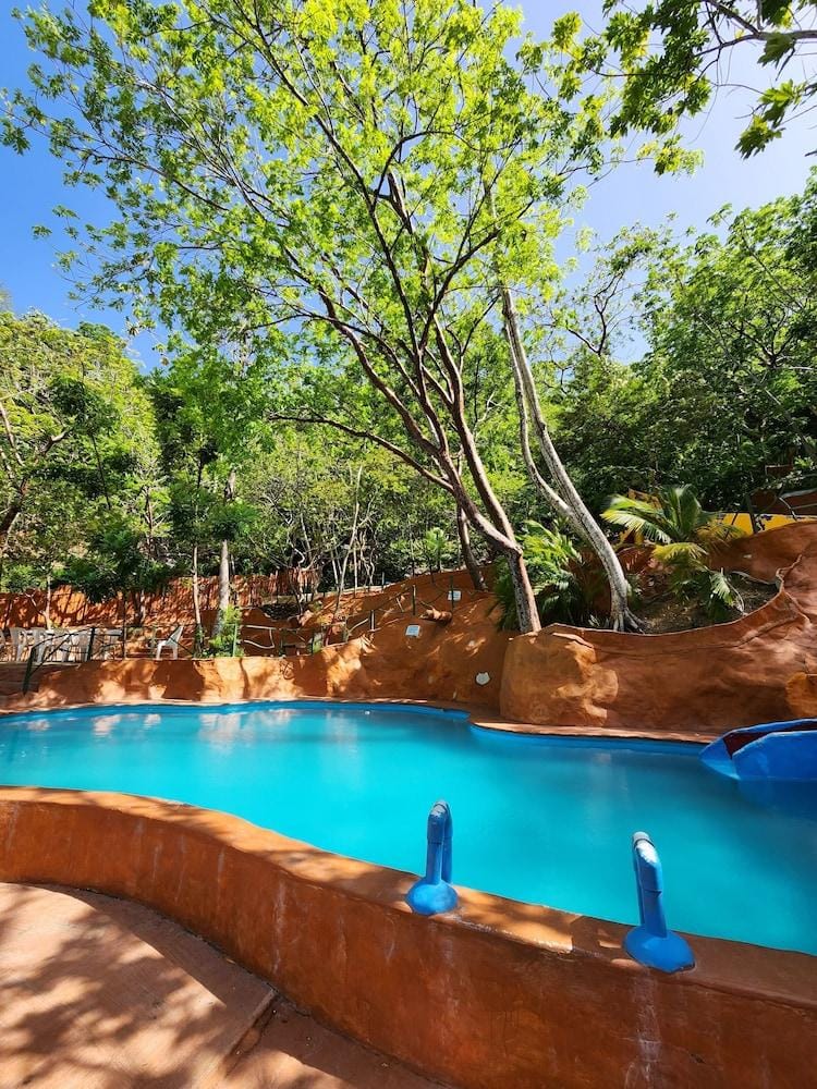Lenca World Hotel in Bay Islands Department