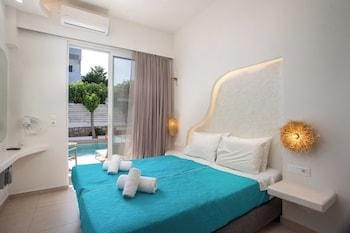 Stay Helios - Aparts & Pool Suites Hotel in Decentralized Administration of the Aegean