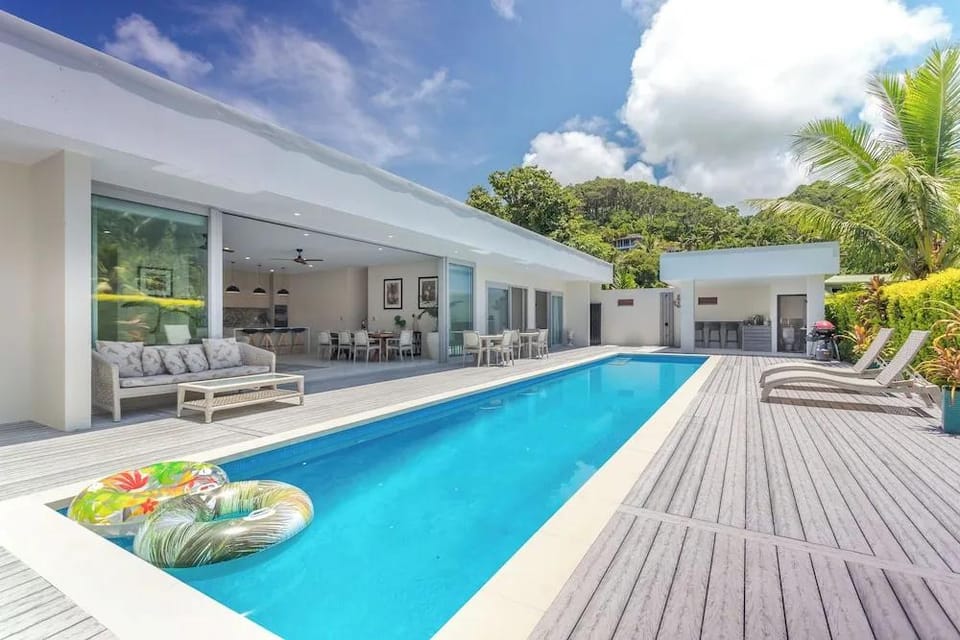 Mama Taras Luxury Villa Hotel in Takitumu District