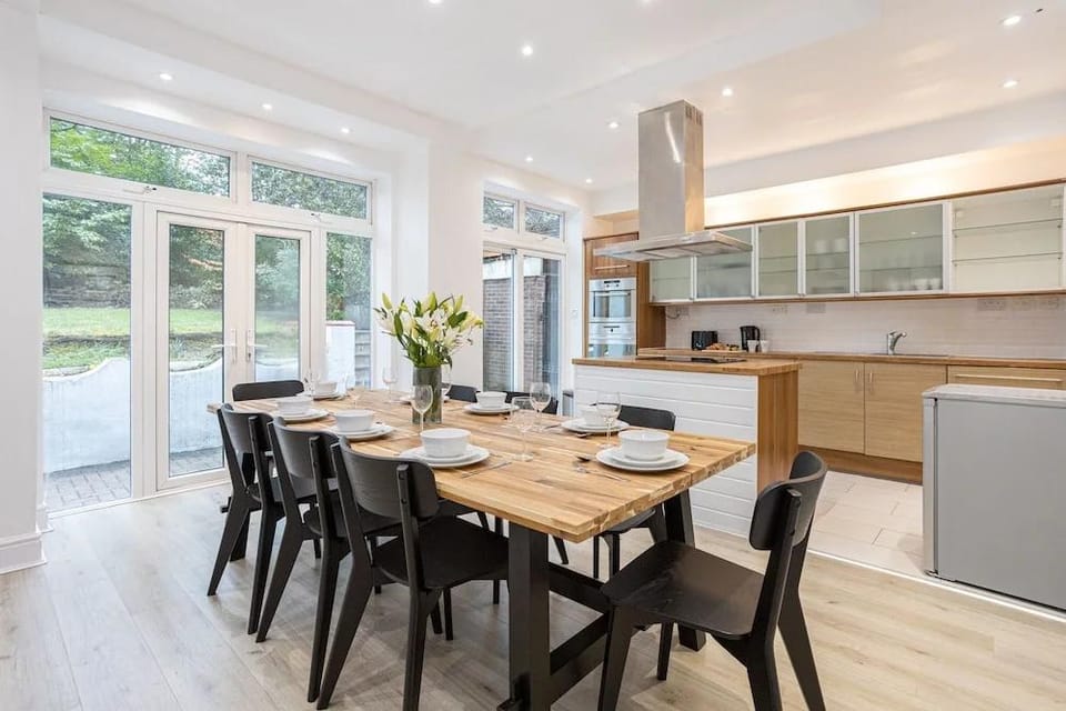 Pillo Rooms - 4BR House near Heaton Park Hotel in Prestwich