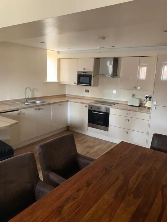 Contractor Mid week bookers Hotel in Liverpool