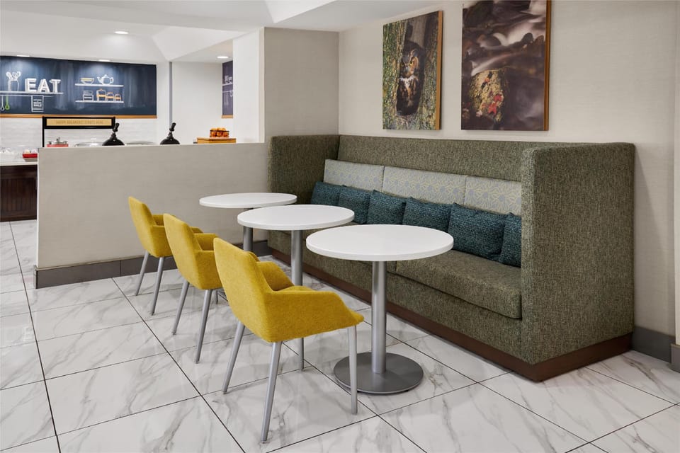 Hampton Inn Kansas City The Legends Hotel in Kansas City
