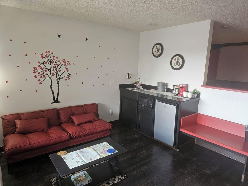 Rose City Inn and Suites Hotel in Gladstone