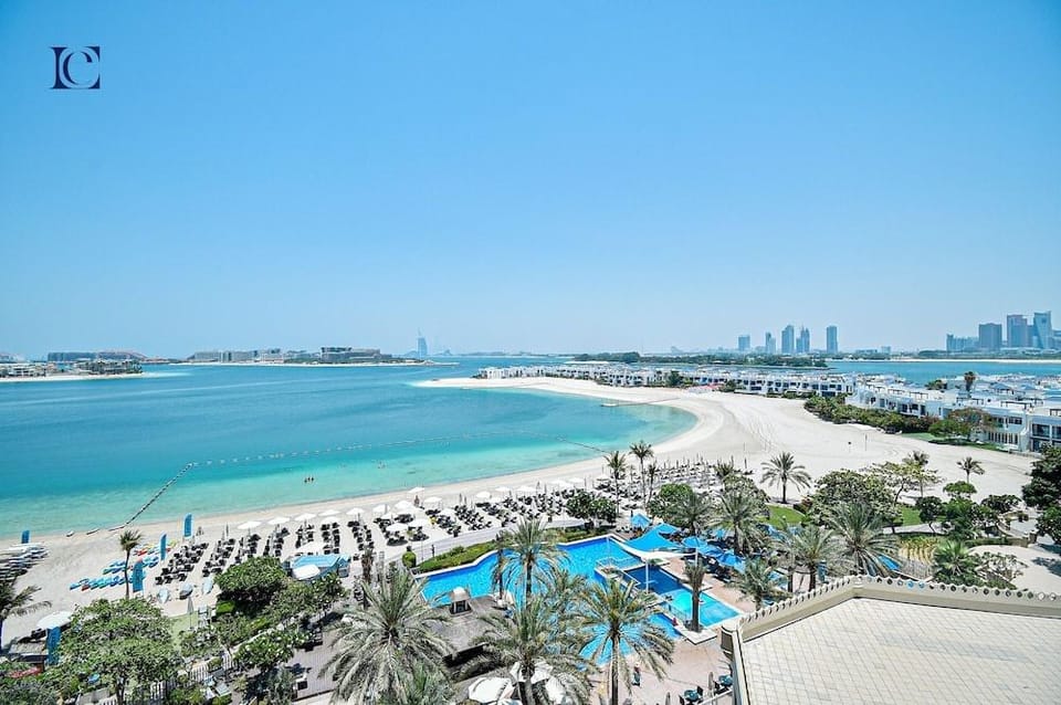 Palm Jumeirah's Spectacular Ocean-View Apartment - NBT Hotel in Dubai