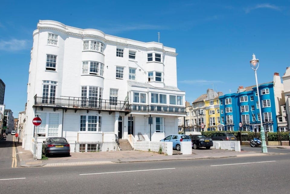 Prime Seafront Location Direct Sea Views & Parking Hotel in Brighton