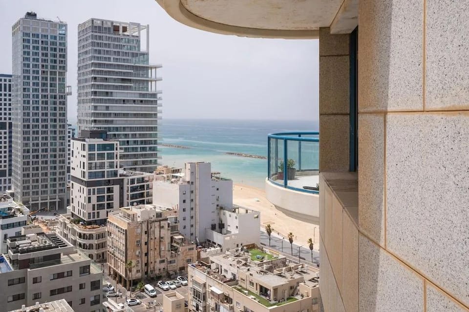 Beachfront with Balcony and Pool Access Hotel in Tel Aviv-Yafo