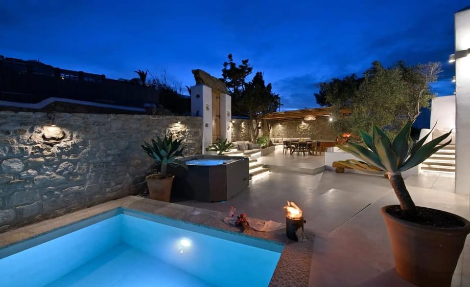 Villa Mykonos Heaven - Sea View & Outdoor Hot Tub Hotel in Ornos