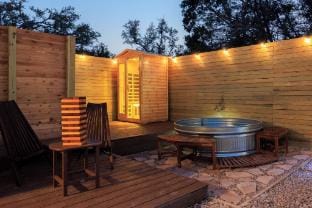 Romantic Luxury Retreat-hot/cold pool & sauna Hotel in Rio Grande