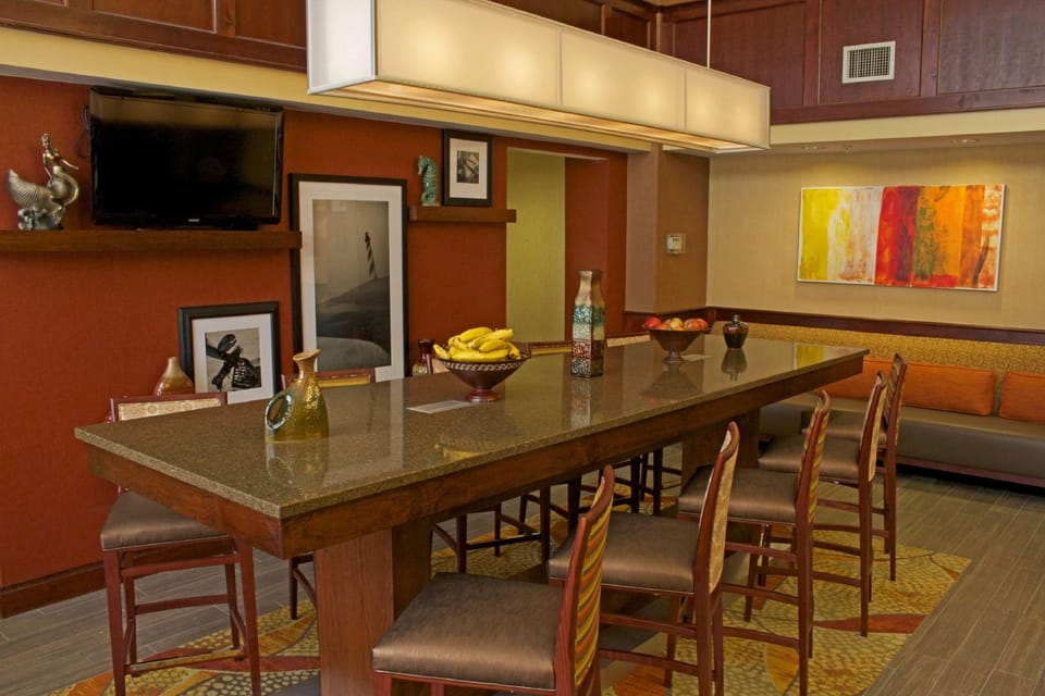 Hampton Inn & Suites Norfolk-Airport Hotel in Norfolk