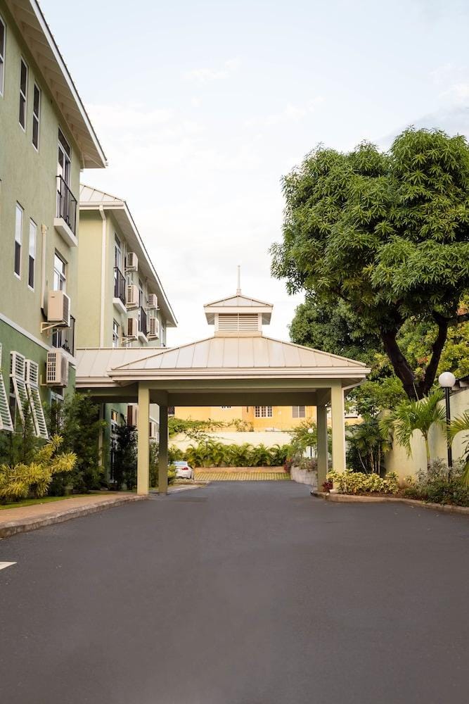 New Kingston Central Guest Apartment Hotel in Kingston