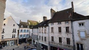 Terracotta Gem · Steps from Beaune Center Hotel in Beaune