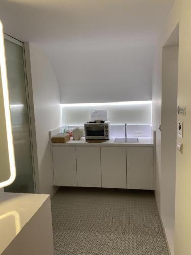 16 Post Station Single Tour Capsule hotel in Hengchun Township