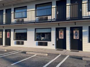 Motorcycle Inn Hotel in Kodak