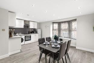 Spacious 2-Floor Flat Near Weymouth Seafront Hotel in Weymouth