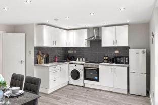 Spacious 2-Floor Flat Near Weymouth Seafront Hotel in Weymouth