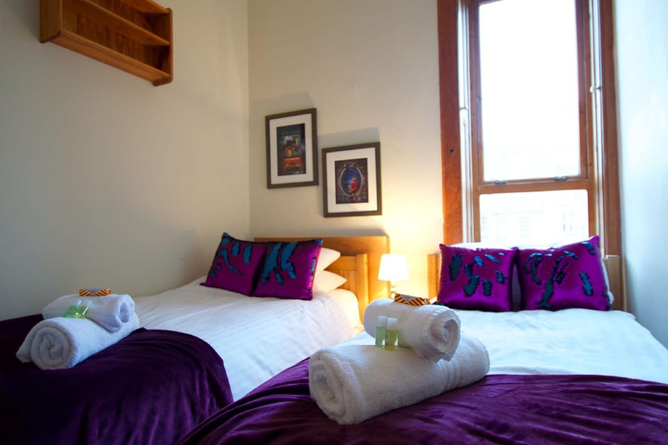 Gorgeous Two Bedroom Apartment With Castle Views Hotel in Edinburgh