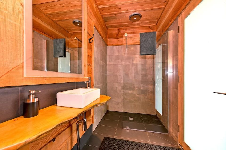 Bruny Island Lodge Hotel in South Bruny