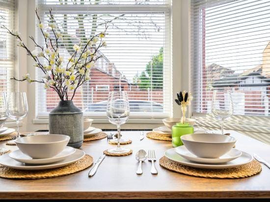 Modern 4-Bed • Free Parking • Work & Leisure Stays Hotel in Stretford