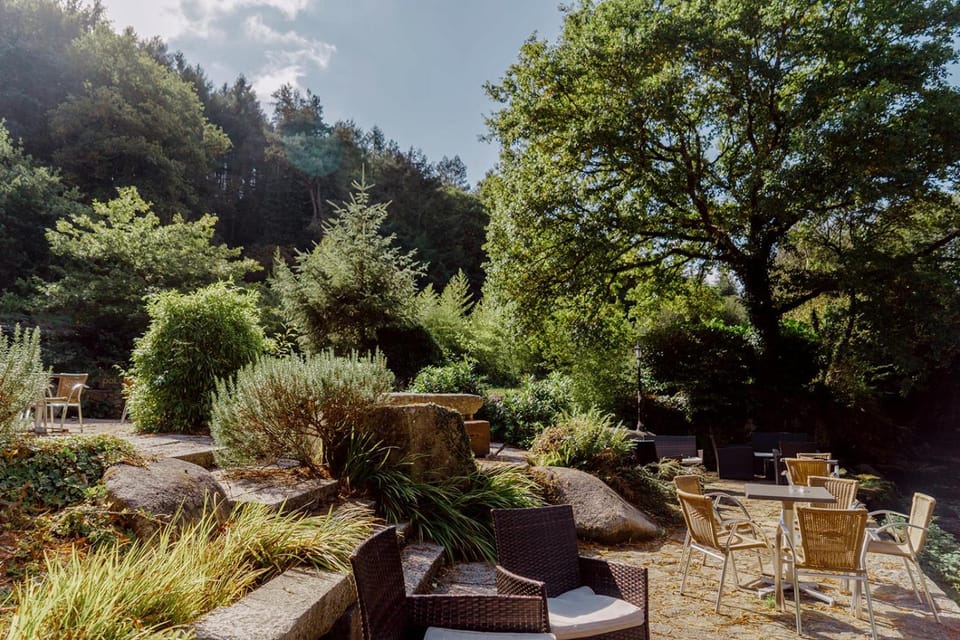 Logis Auberge de Pont Calleck Hotel in Brittany