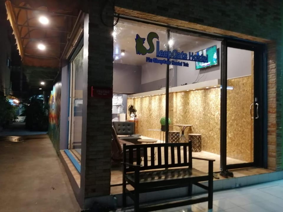 SleepCats Hostel Hotel in Bangkok